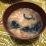 卵とキャベツと玉ねぎと金時草のお味噌汁♪